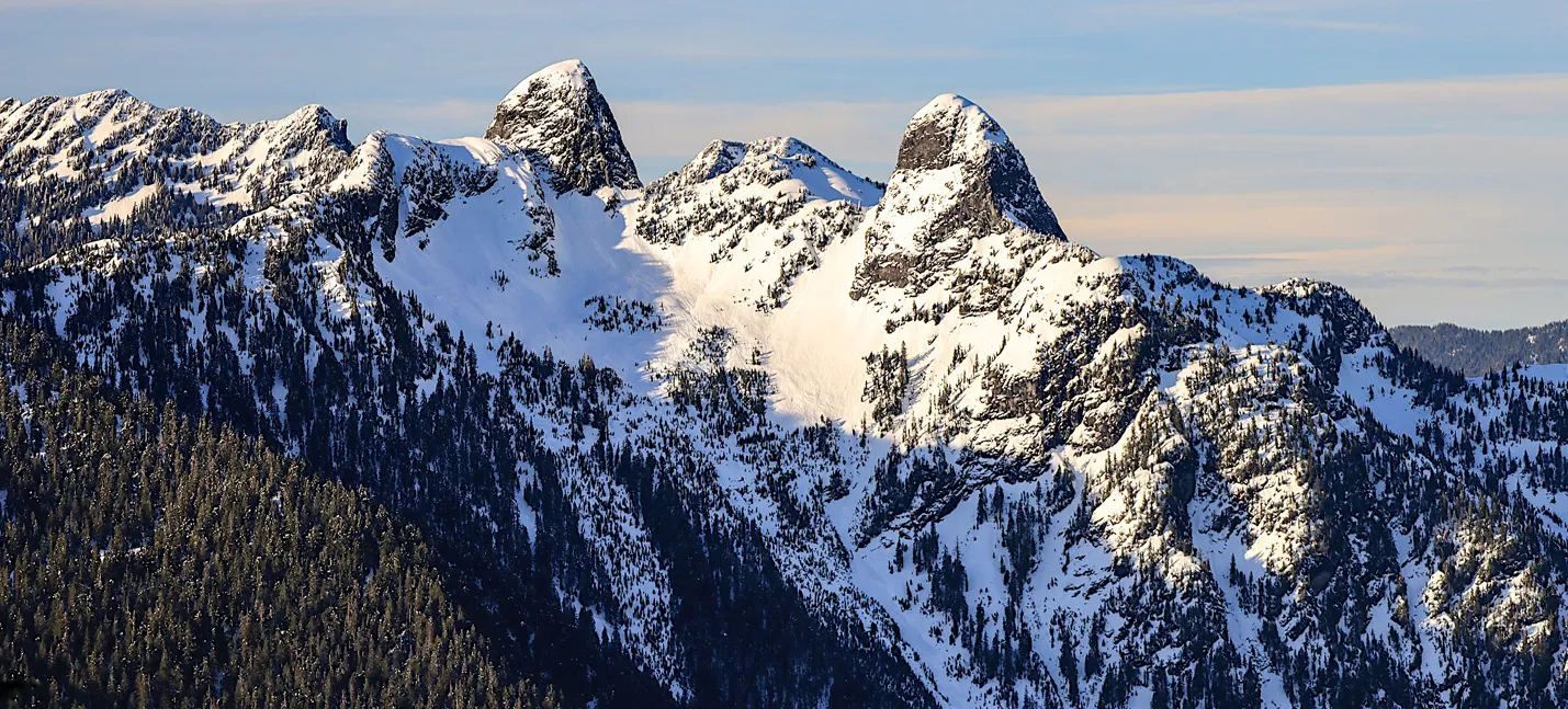 Photo d’une chaine de montagnes, les Whitecaps.